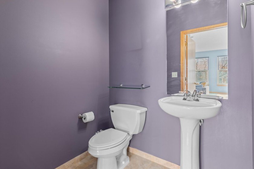 Experience elevated North Loop living in this stunning top-floor - photo 14