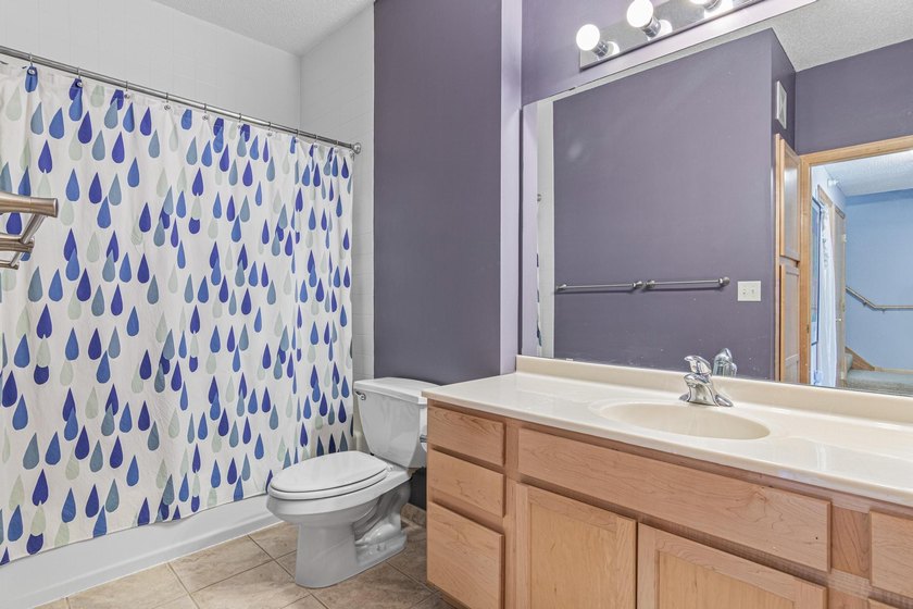 Experience elevated North Loop living in this stunning top-floor - photo 16