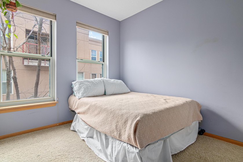 Experience elevated North Loop living in this stunning top-floor - photo 17