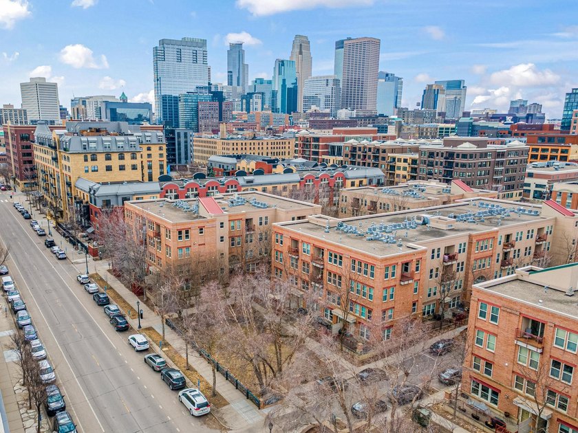 Experience elevated North Loop living in this stunning top-floor - photo 25
