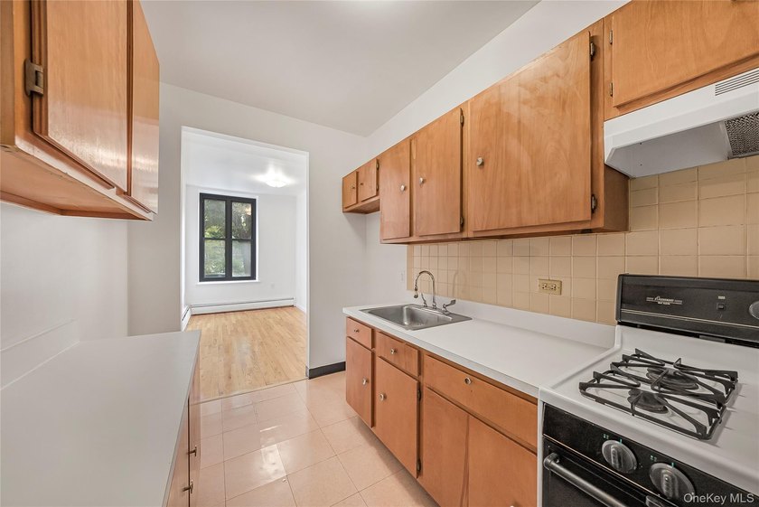 Welcome to this beautiful studio unit in the heart of Harlem. It - photo 5