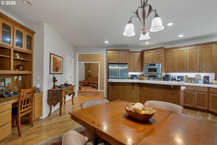 Custom built single level home with vaulted ceilings, gas - photo 14