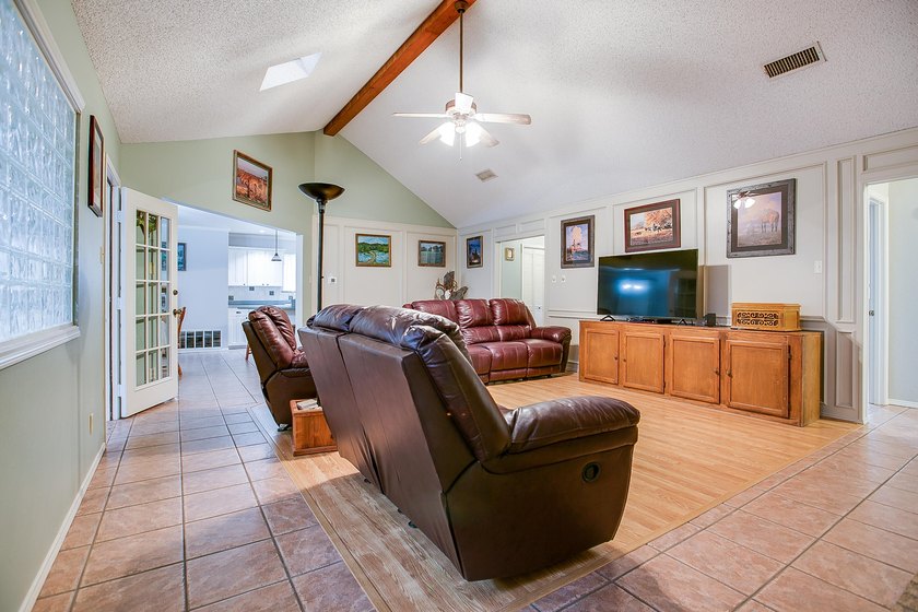 WOW!!! Spacious 4BR/2BA home located on a beautiful tree lined - photo 14