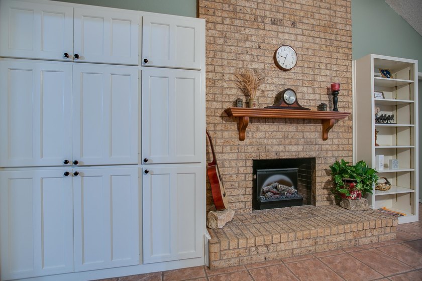 WOW!!! Spacious 4BR/2BA home located on a beautiful tree lined - photo 15