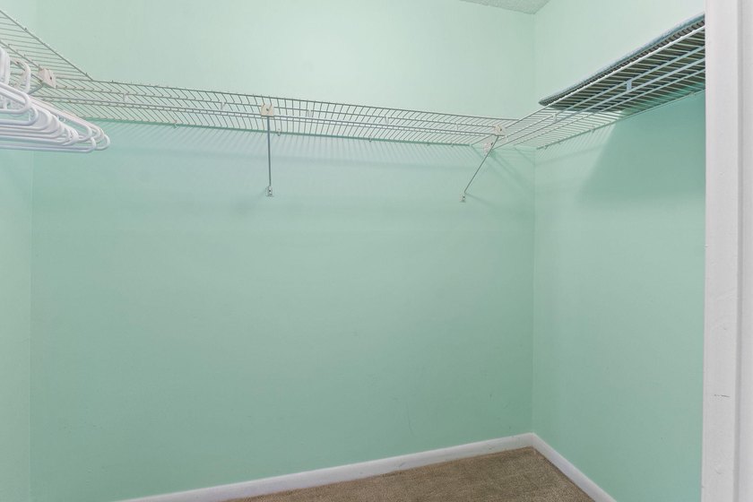 Beautiful second floor end unit located in the guard gated High - photo 17
