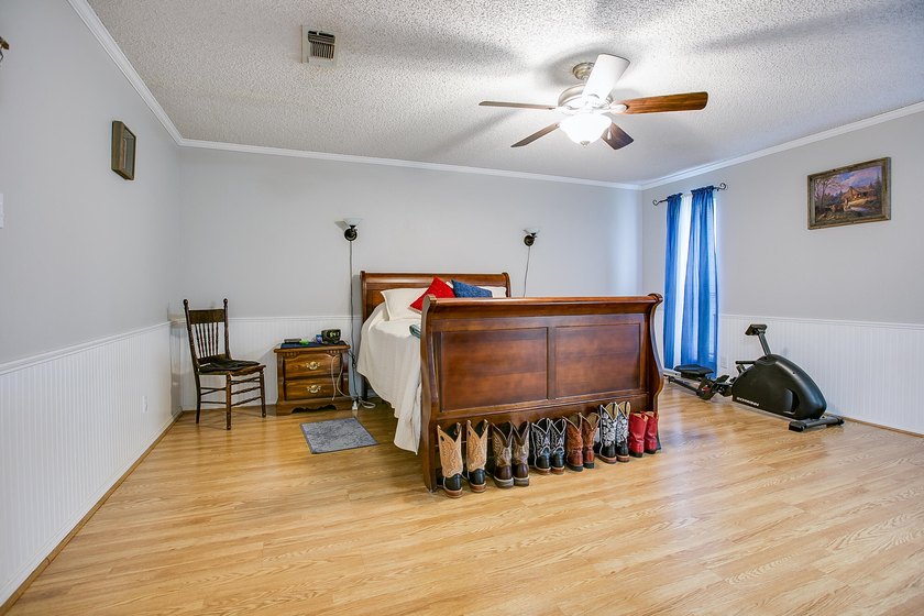 WOW!!! Spacious 4BR/2BA home located on a beautiful tree lined - photo 19
