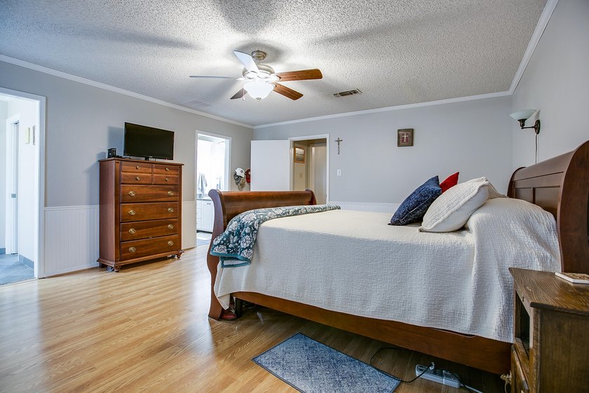WOW!!! Spacious 4BR/2BA home located on a beautiful tree lined - photo 20