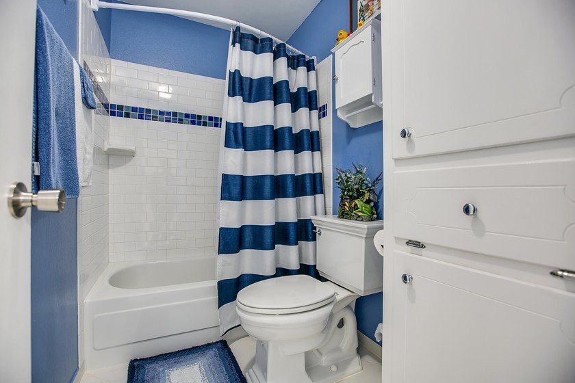 WOW!!! Spacious 4BR/2BA home located on a beautiful tree lined - photo 30