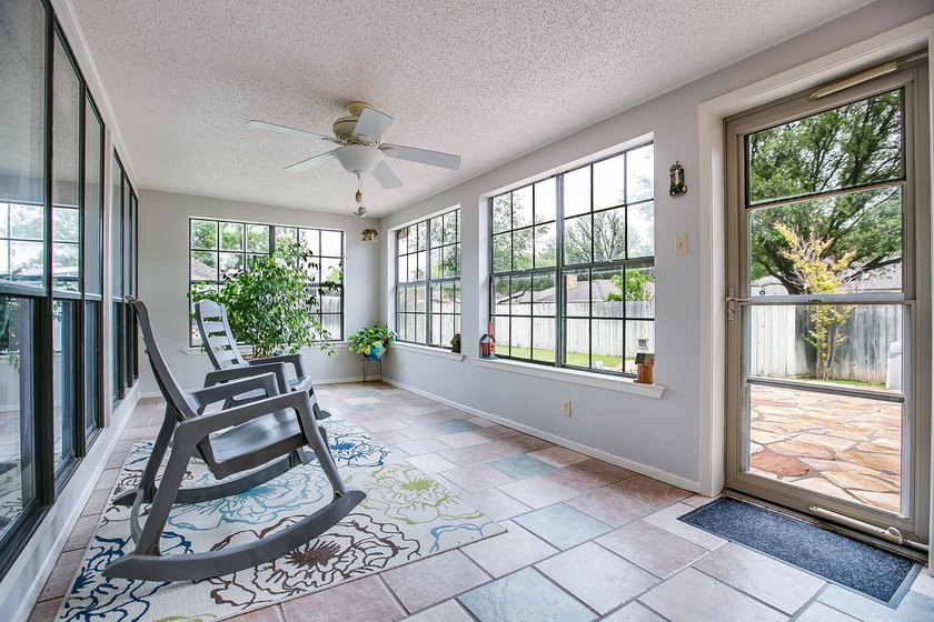 WOW!!! Spacious 4BR/2BA home located on a beautiful tree lined - photo 31