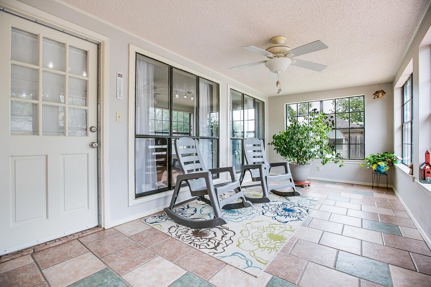 WOW!!! Spacious 4BR/2BA home located on a beautiful tree lined - photo 32