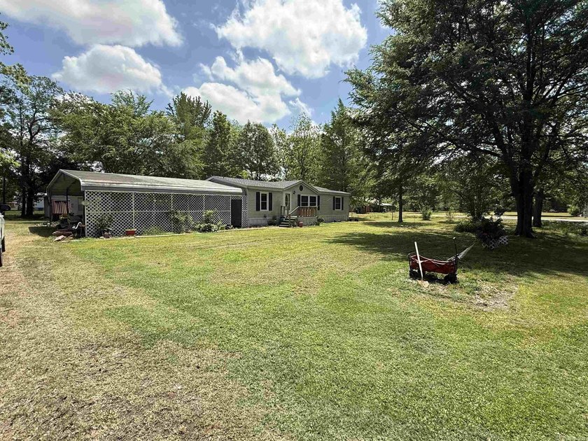 This country home, situated on nearly half an acre, has it all - photo 3