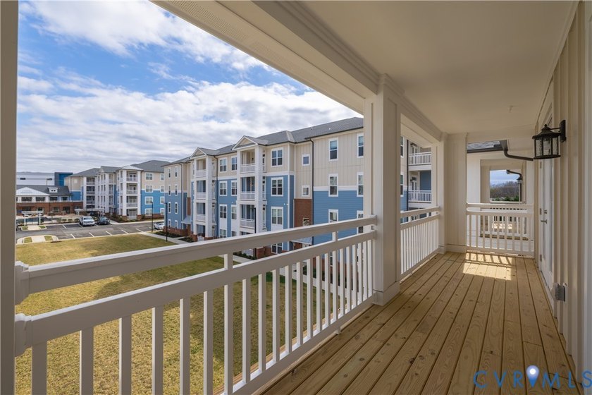 MOVE-IN READY! Fabulous opportunity to own a beautiful - photo 4