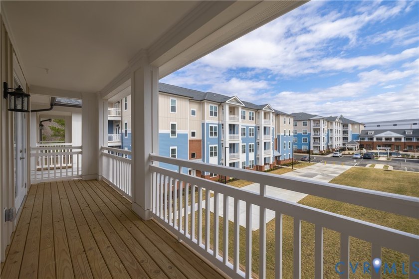 MOVE-IN READY! Fabulous opportunity to own a beautiful - photo 5