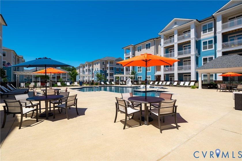 MOVE-IN READY! Fabulous opportunity to own a beautiful - photo 7
