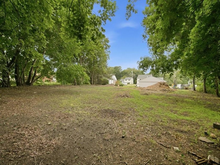 Beautifully Renovated 3BR/2BA Tri-Level Home with Exceptional - photo 7