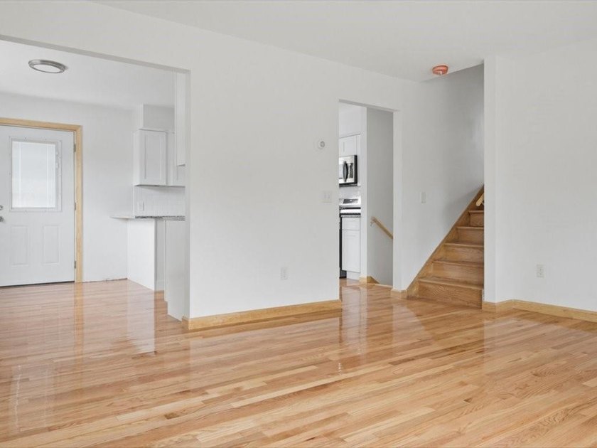 Beautifully Renovated 3BR/2BA Tri-Level Home with Exceptional - photo 9
