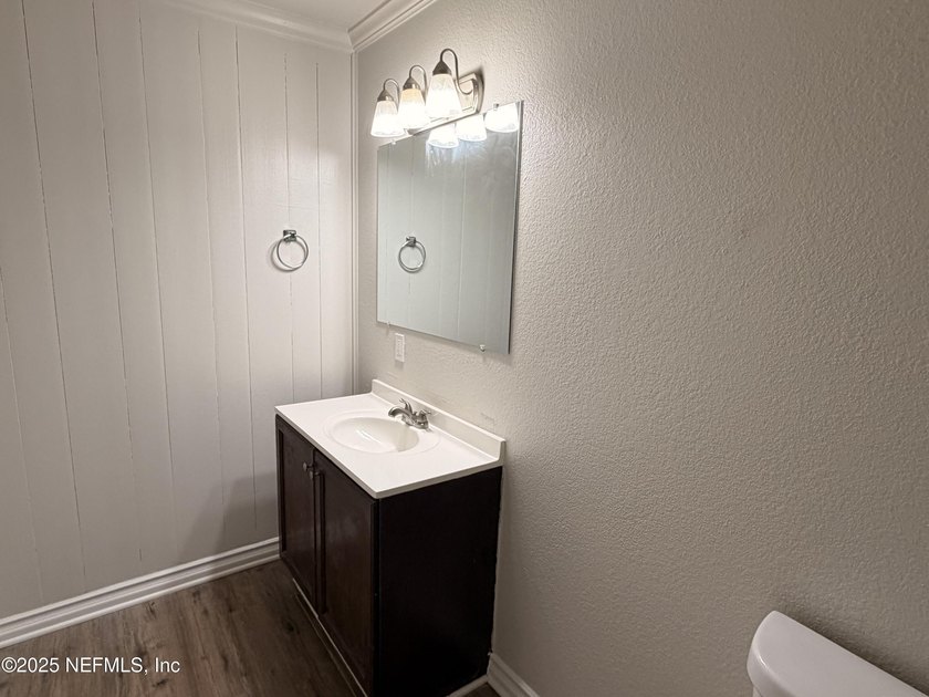 Solid opportunity on Jacksonville's Northside--this 3 bedroom, 2 - photo 6