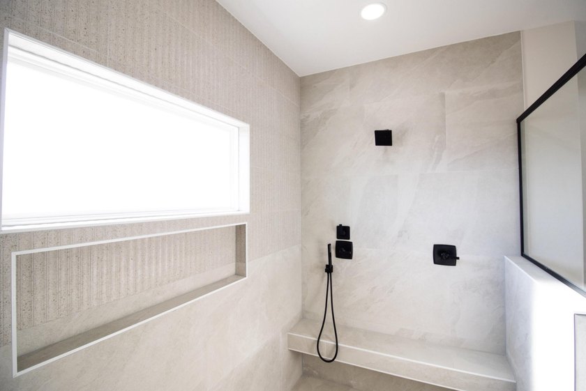 Stunning New Construction by Deluxe Custom Homes! This gorgeous - photo 12