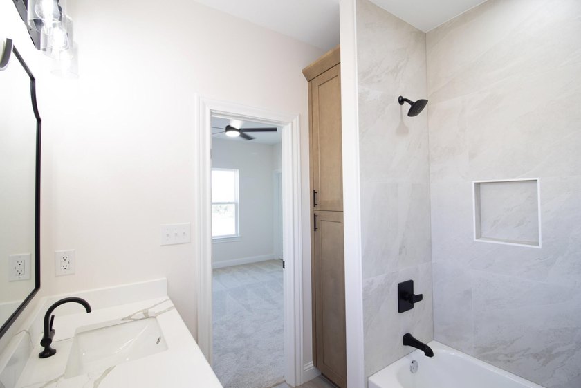 Stunning New Construction by Deluxe Custom Homes! This gorgeous - photo 13
