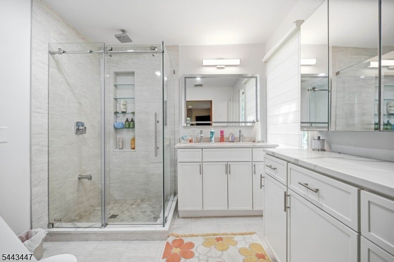 Welcome to this custom built center hall colonial located in the - photo 22