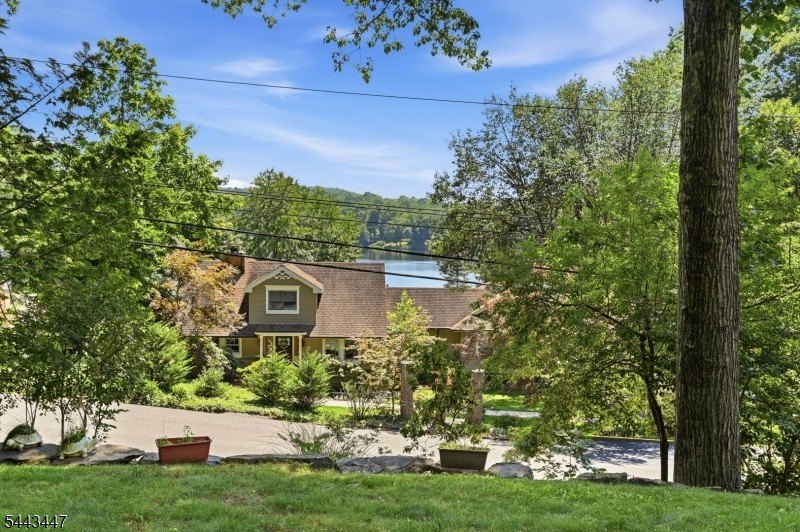 Welcome to this custom built center hall colonial located in the - photo 36