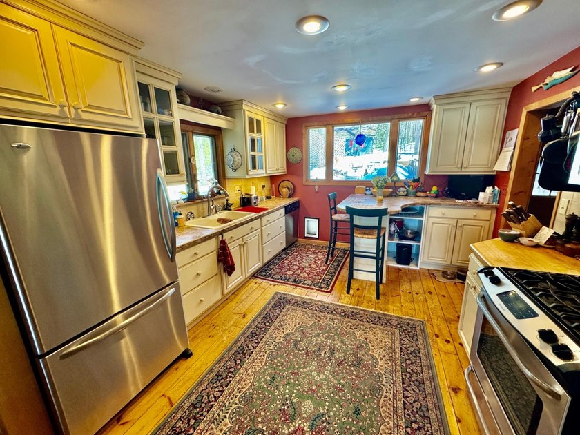 Well-maintained 3BR/1BA home on the serene, no-public-access - photo 8
