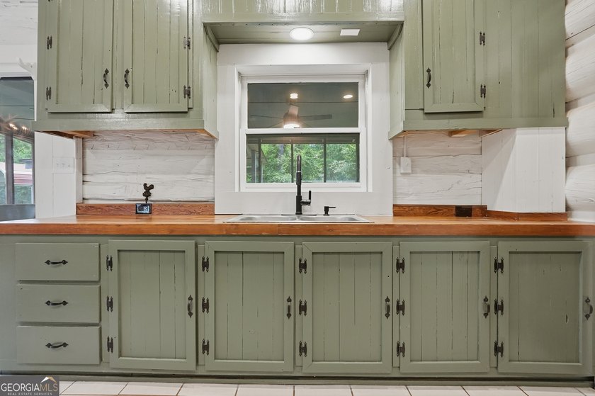 * 3BR / 2BA 1,635-SF Log Cabin built in 1992 and totally - photo 14