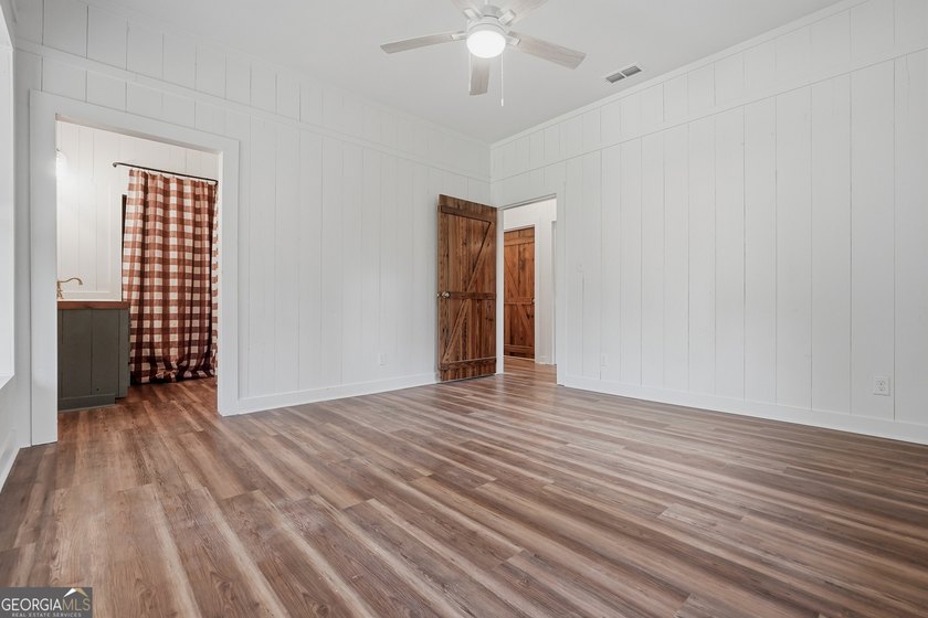 * 3BR / 2BA 1,635-SF Log Cabin built in 1992 and totally - photo 23