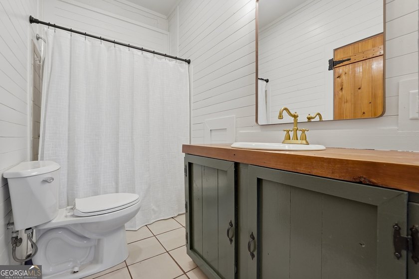 * 3BR / 2BA 1,635-SF Log Cabin built in 1992 and totally - photo 29
