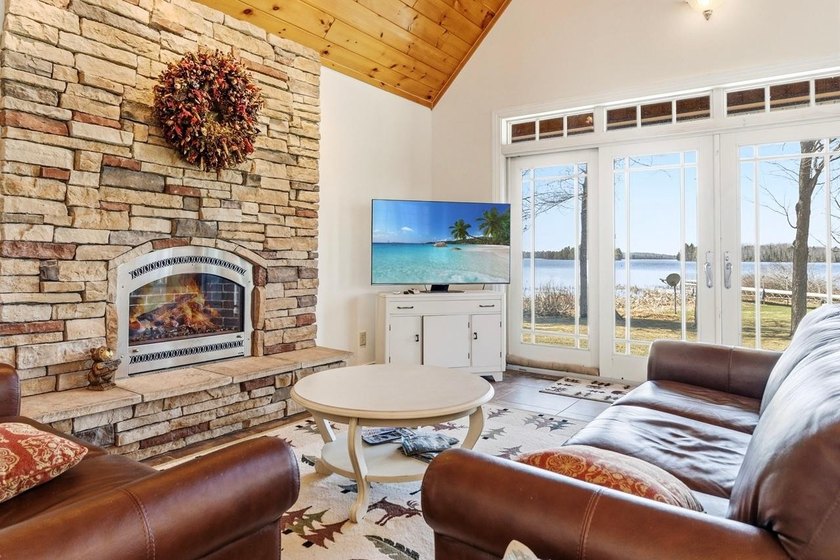 Stunning lake home on Turtle Flambeau Flowage w/ 13,000+ acres - photo 3