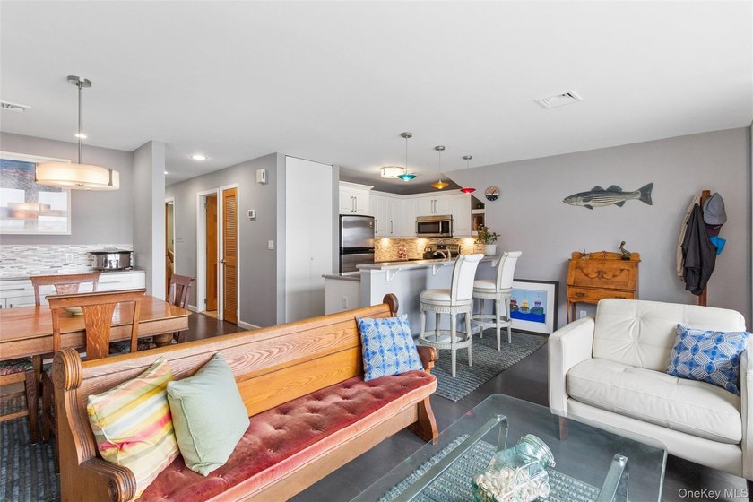 Welcome to this beautifully renovated, move in ready 2-bedroom - photo 6