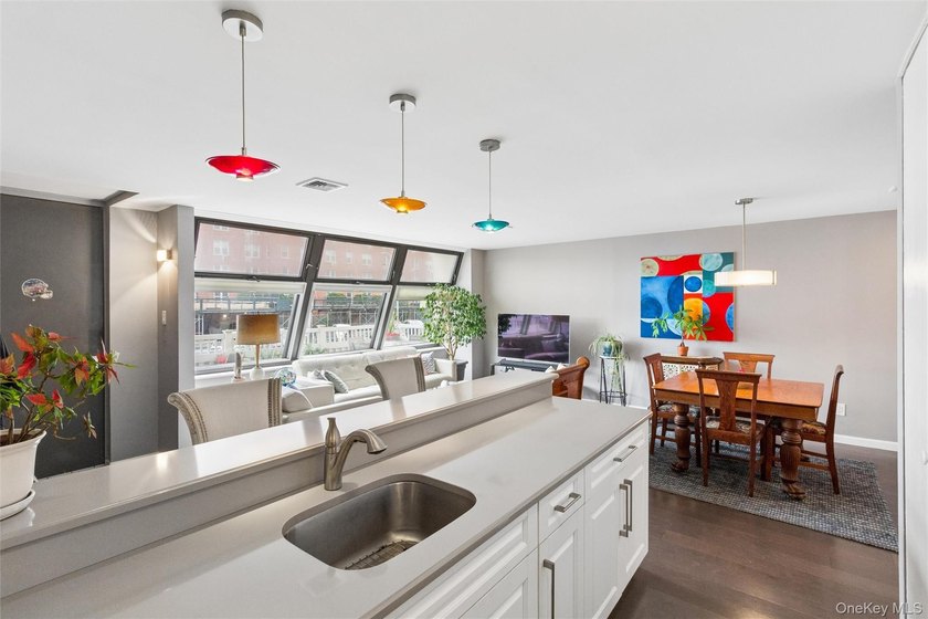 Welcome to this beautifully renovated, move in ready 2-bedroom - photo 8