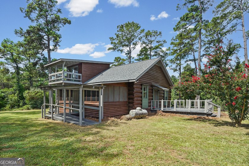 * 3BR / 2BA 1,635-SF Log Cabin built in 1992 and totally - photo 41