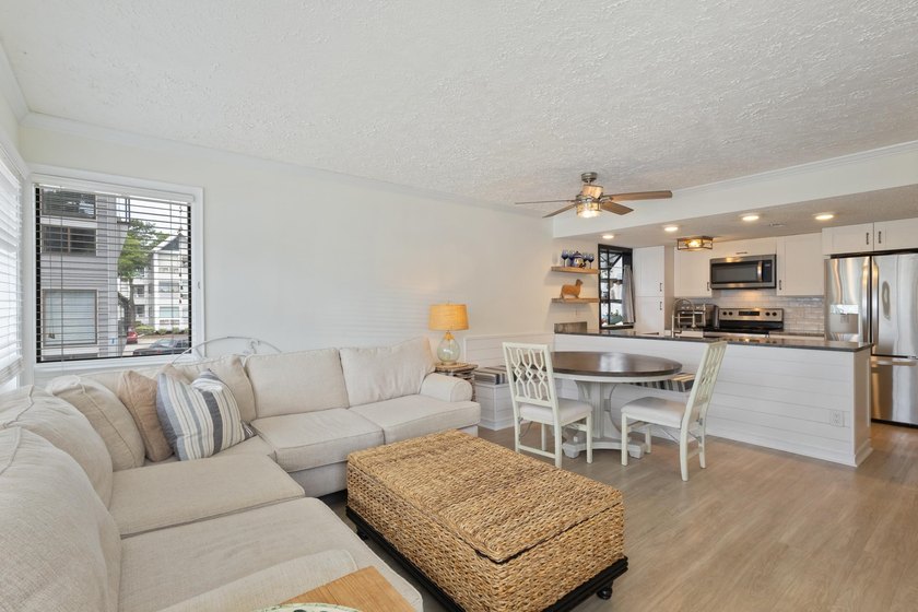FULLY REMODELED &amp; UPGRADED 2BR/2BA CONDO JUST 2 BLOCKS FROM THE - photo 6