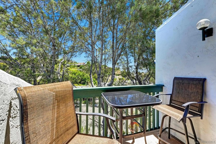 RARELY AVAILABLE Corner, Top-Floor/Penthouse Loft in Bay Ho - - photo 8