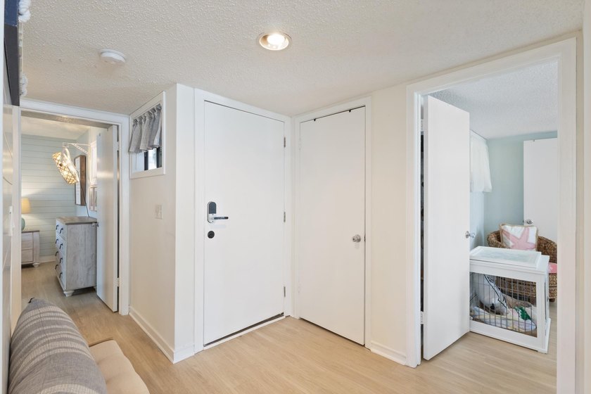 FULLY REMODELED &amp; UPGRADED 2BR/2BA CONDO JUST 2 BLOCKS FROM THE - photo 9