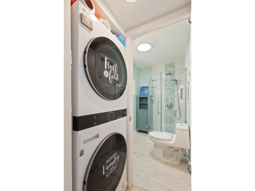 FULLY REMODELED &amp; UPGRADED 2BR/2BA CONDO JUST 2 BLOCKS FROM THE - photo 10