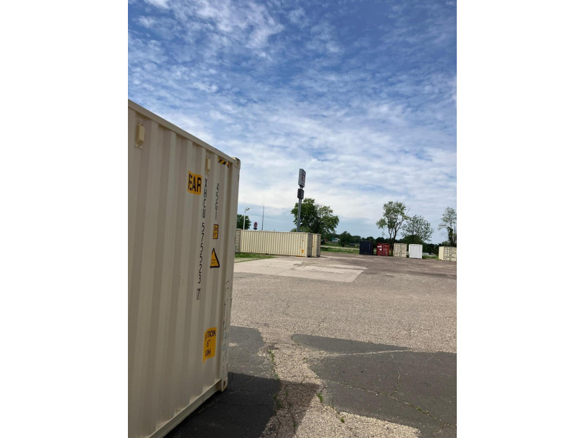 Great location location location, Can be a small business or - photo 13
