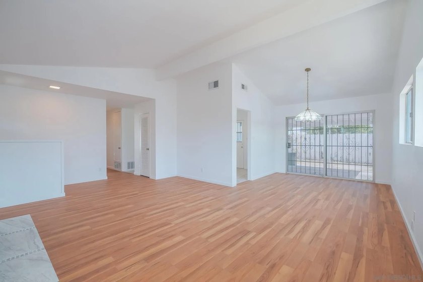 Welcome to this beautifully maintained Clairemont home offering - photo 5