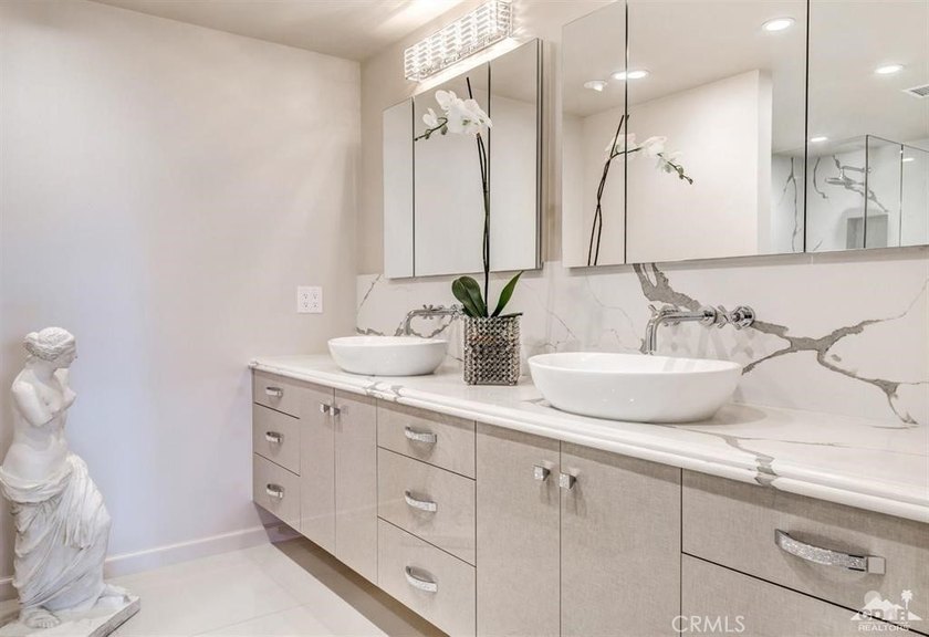 Desert Island Designer Penthouse for LEASE! This exceptional - photo 11