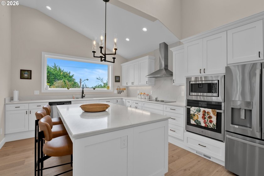 Contemporary coastal luxury awaits in this exceptional - photo 14