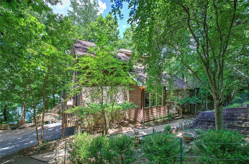 Your Lakeside Sanctuary Awaits: Discover unparalleled lakeside - photo 3