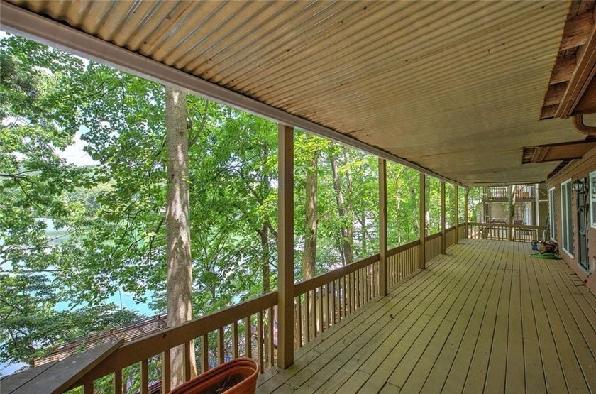 Your Lakeside Sanctuary Awaits: Discover unparalleled lakeside - photo 9