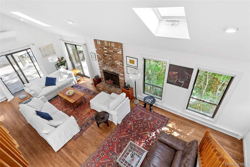 Tucked away saltbox home with an inground pool and abundant - photo 3