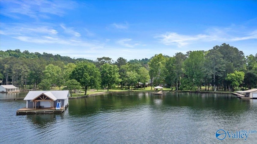 A rare legacy estate on the main channel of Lake Guntersville - photo 6