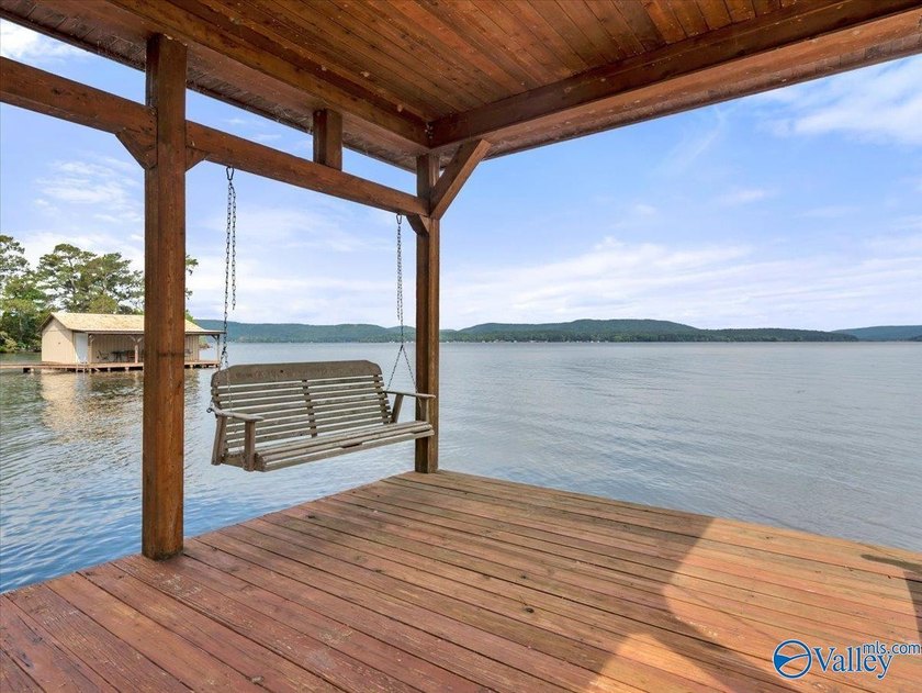 A rare legacy estate on the main channel of Lake Guntersville - photo 7