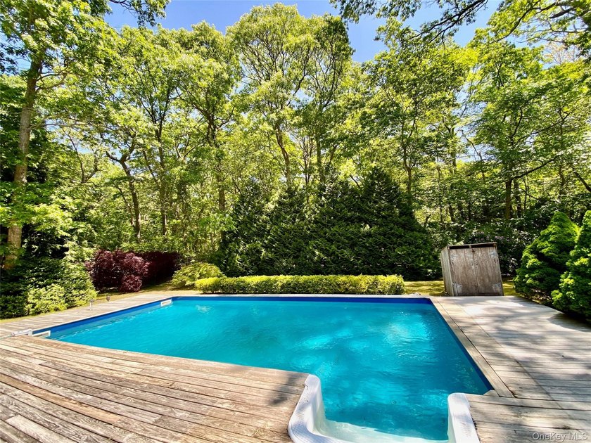 Tucked away saltbox home with an inground pool and abundant - photo 9