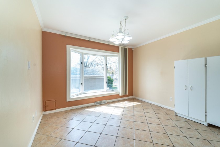 This spacious, classic Ypsilanti Township 3-bedroom, 2.5 bath - photo 7
