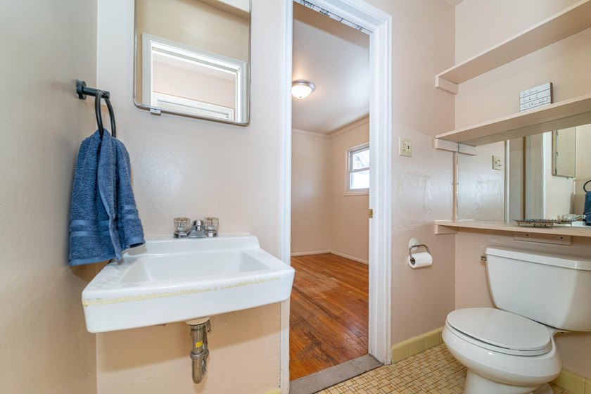 This spacious, classic Ypsilanti Township 3-bedroom, 2.5 bath - photo 10