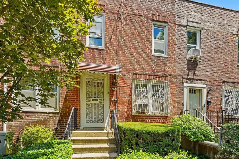 Welcome Home! Come to this beautiful tree-lined neighborhood - photo 5